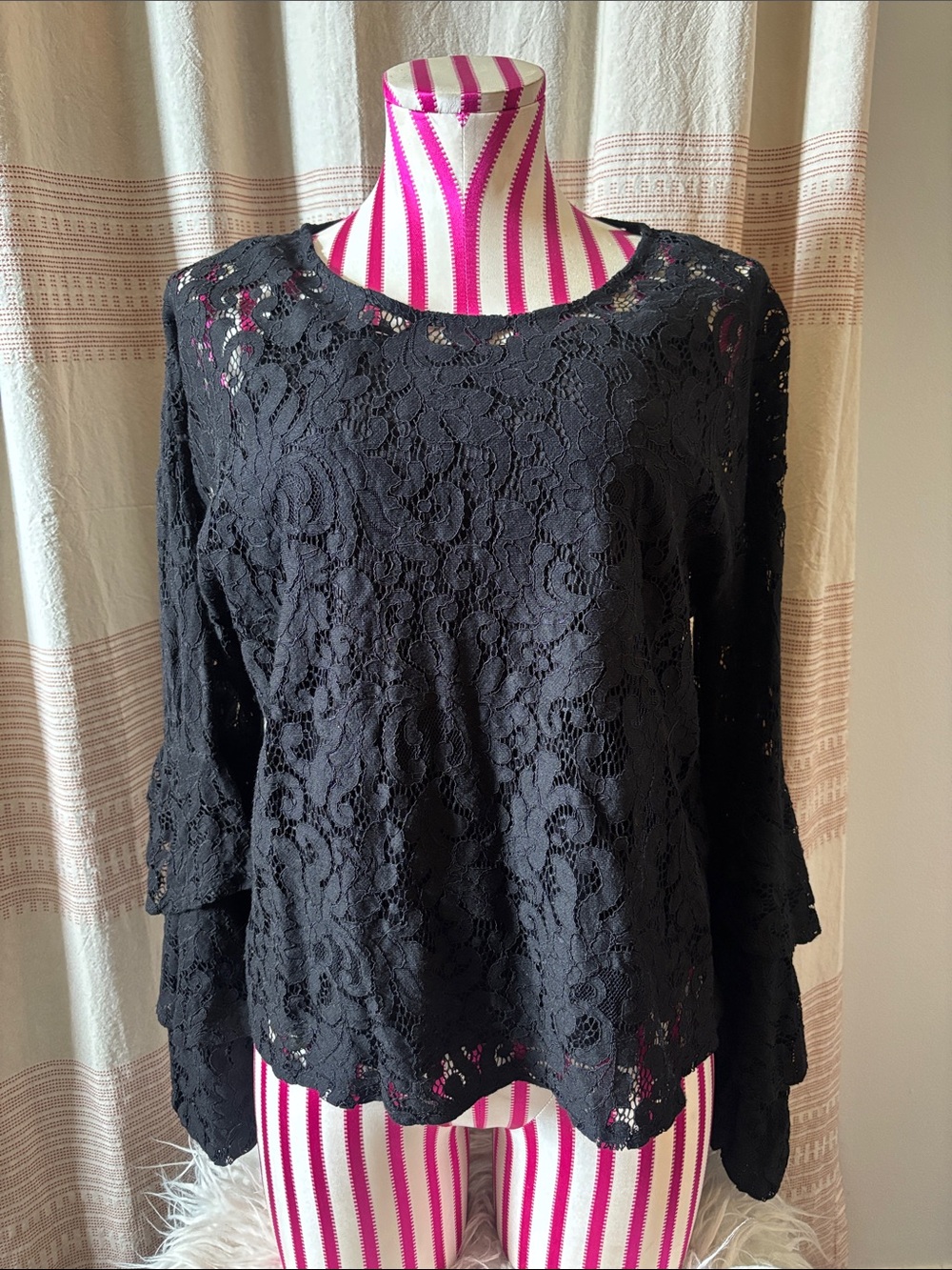 Solitaire Black Lace Long-Sleeve Blouse